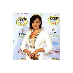 Demi Lovato &#039;giggles over Jonas romance rumours&#039;