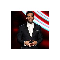Chris Brown gives Drake dental work
