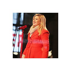 Kelly Clarkson ‘doing great’