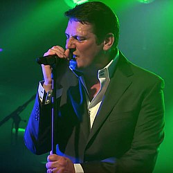 Tony Hadley plays imprompu acoustic set in Bournemouth