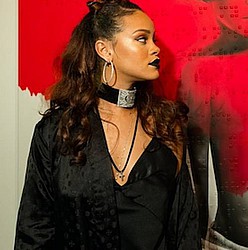 Rihanna forces man out of men&#039;s toilet