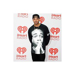 Drake ‘asks Rihanna to move in’