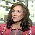 Loretta Lynn suffers minor burns in fire - When Loretta Lynn realized that a candle had fallen over and ignited a chair in her home, she did &hellip;
