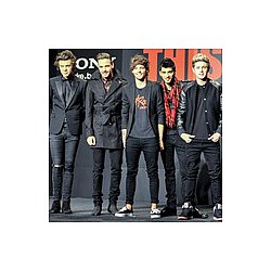 One Direction crowned Recording Artists &#039;13