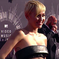 Miley Cyrus plays MTV Unplugged show