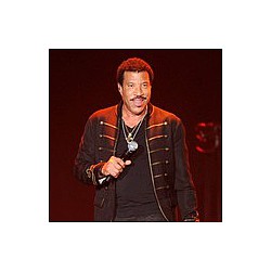 Lionel Richie has secret hip replacement