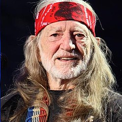 Willie Nelson injures shoulder and pulls show