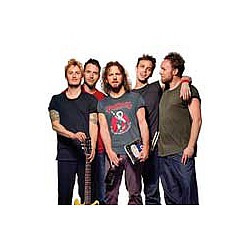 Pearl Jam reactivate in Canada