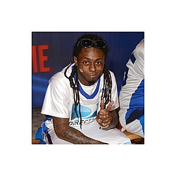 Lil Wayne ‘squashes American flag’