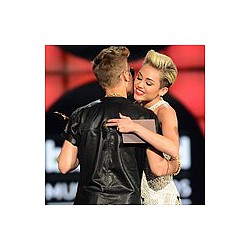 Justin Bieber &#039;flirts with Miley Cyrus&#039;