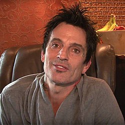 Tommy Lee says goodbye to rollercoaster drums