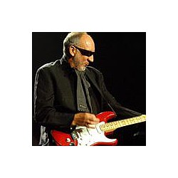 Pete Townshend apologizes for swearing at young girl