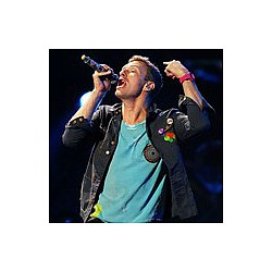 Chris Martin mocks One Direction at 12-12-12 show
