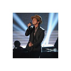 Bruno Mars: I hope Bieber hooked up at VS show