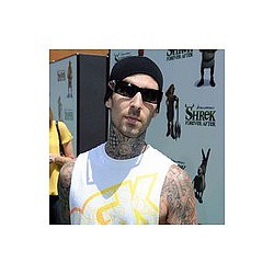 Travis Barker &#039;scared to death of flying&#039;