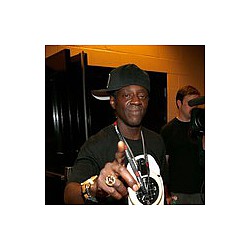 Flavor Flav to fight assault charges