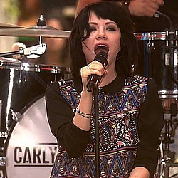 Carly Rae Jepsen paid band with food