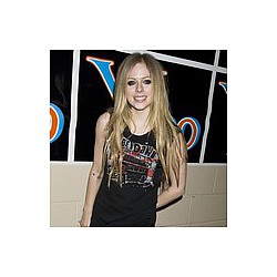 Avril Lavigne gets ‘dream’ engagement ring