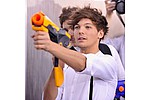 One Direction ‘threw ice cream at fan’ - One Direction&#039;s Louis Tomlinson has recalled a weird fan encounter that involved &quot;splatting ice &hellip;