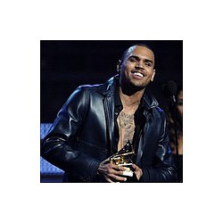 Chris Brown ‘relaxes with Rihanna family’