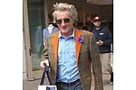 Rod Stewart ‘entertains diners’ - Rod Stewart stunned Hollywood eaters by singing British folk tunes while eating recently.The UK &hellip;