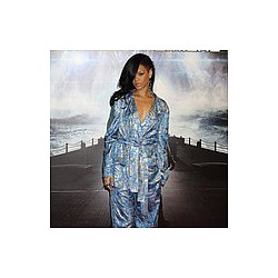 Rihanna slams photo speculation