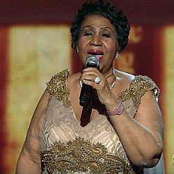 Aretha Franklin celebrates 70th by re-signing with Clive Davis