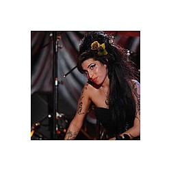 Amy Winehouse tops album charts
