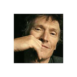 Steve Winwood to be honored at Orange Amplification Classic Rock Roll Of Honour