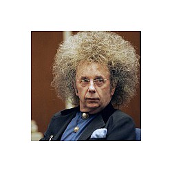 Phil Spector looses teeth in jail fight