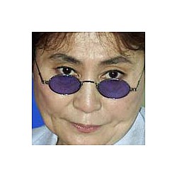 Yoko Ono loves Take That
