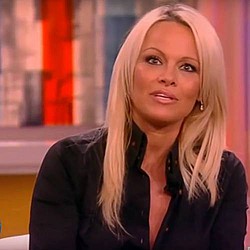 Pamela Anderson moves into boyfriend&#039;s trailer