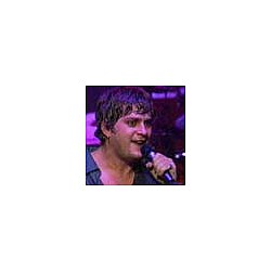 Rob Thomas searches for new band
