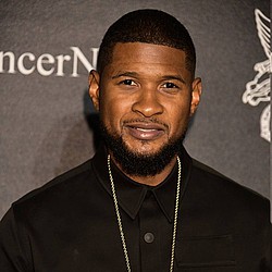 Usher exposes himself in naked selfie