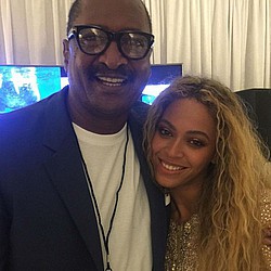 Beyonce smiles in rare snap with dad Mathew