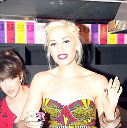 Gwen Stefani `wears red lippy for husband`