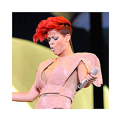 Rihanna &#039;Sending Dirty Texts To Colin Farrell&#039;