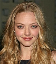 Amanda Seyfried had to act with a lump of wood