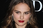 Natalie Portman `feels like a clown` in bright lipstick - But the Oscar-winning mother-to-be said that she has been trying to follow the advice of her &hellip;