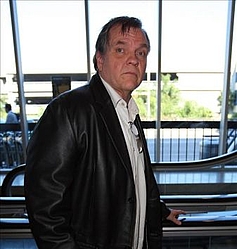 Meat Loaf breaks down after winning round on Celebrity Apprentice