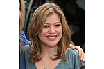 Kelly Clarkson attacks US store for refusing to sell her iPods - The American Idol winner recently wrote on her Facebook page that she was stopped from buying some &hellip;