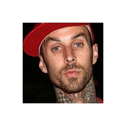 Travis Barker says he has more in common with rappers than rocker &#039;fools&#039;