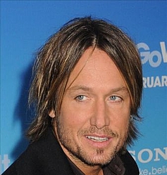 Keith Urban uses images of daughter in music video