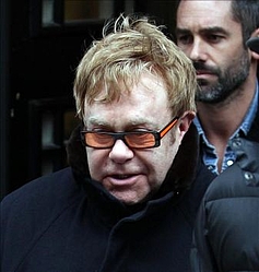 Elton John calls the Queen a `mean old bitch`