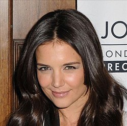 Katie Holmes learned to `pay attention at family meetings`