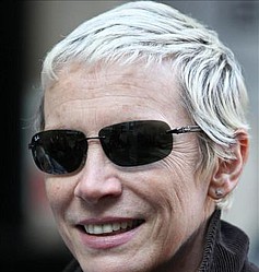 Annie Lennox to receive Silver Clef prize at luncheon