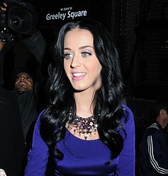 Katy Perry: `My mum flirts with Russell Brand`