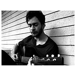Amos Lee Remains on Tour