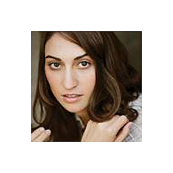 Sara Bareilles loves expresses her love for the English accent