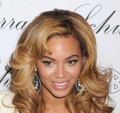 &#039;I love me some Jay-Z,&#039; Beyonce declares as she picks up Billboard Millennium Award